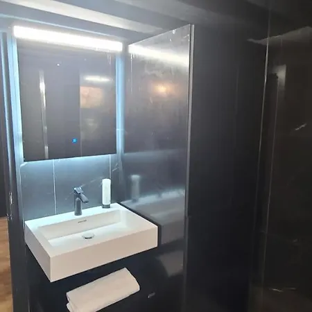 High Saint Germain De Pres 6 *