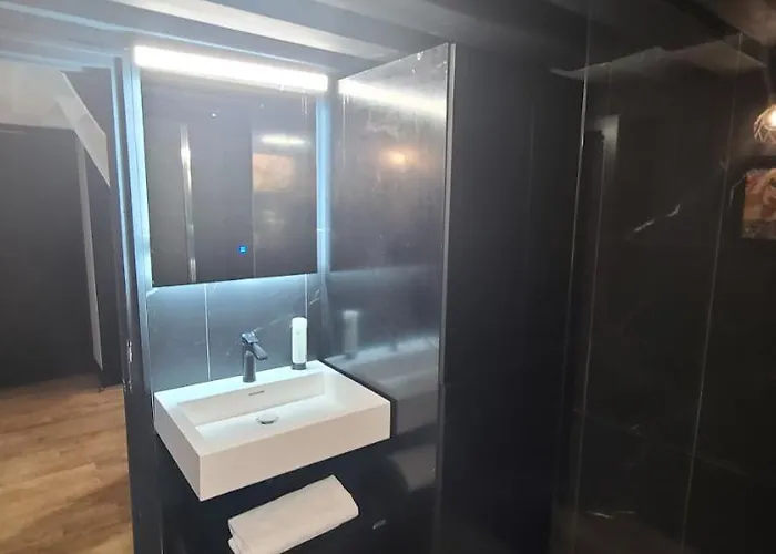 High Saint Germain De Pres 6 *